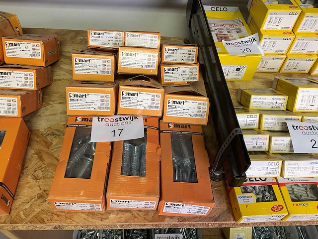 12 dozen keilbouten met gesmeede haak of oog ; ankerstang - afbeelding 1 van  8