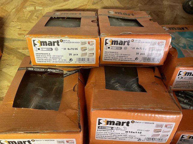 12 dozen keilbouten met gesmeede haak of oog ; ankerstang - afbeelding 7 van  8