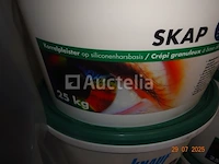 12 emmers van 25 kg korrelig gips met siliconenharsachtige basis 1,5 mm colora 102 - afbeelding 1 van  2