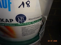 12 emmers van 25 kg korrelige pleister met siliconen harsachtige basis 1,5 mm kleur 102 - afbeelding 1 van  2