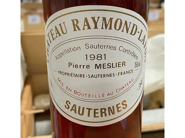 12 flessen château raymond lafon sauternes, 1981 - afbeelding 1 van  2