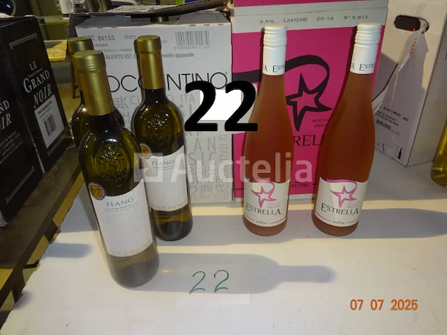 12 flessen estrellla rosé wijn, 15 flessen witte fiano boccantino - afbeelding 1 van  2