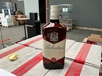 12 flessen whisky ballantines 70cl - afbeelding 1 van  3