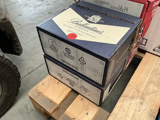 12 flessen whisky ballantines 70cl - afbeelding 3 van  3