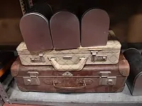 12 gezelschapspellen, 4 sierstukken, 2 oude reiskoffers, 5 boxen - afbeelding 8 van  8
