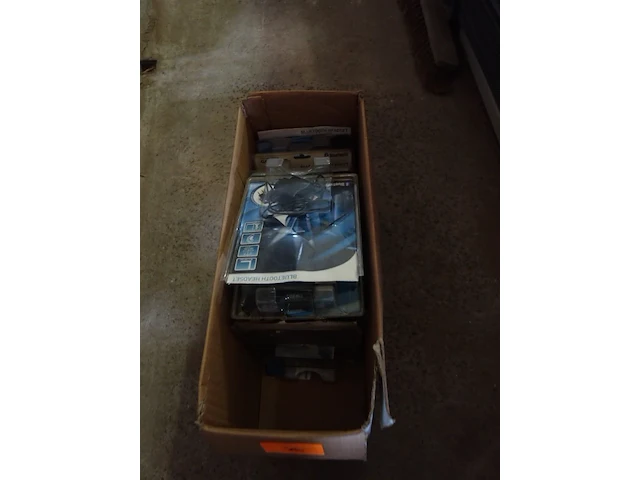 12 grundig bluetooth headsets - afbeelding 1 van  3