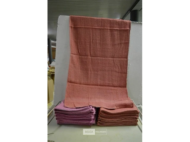 ±12 handdoeken div kleuren - afbeelding 3 van  4