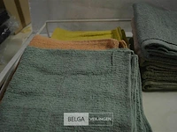 ±12 handdoeken div kleuren - afbeelding 2 van  4