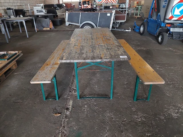12 houten klaptafels met 32 houte klapbanken - afbeelding 2 van  6