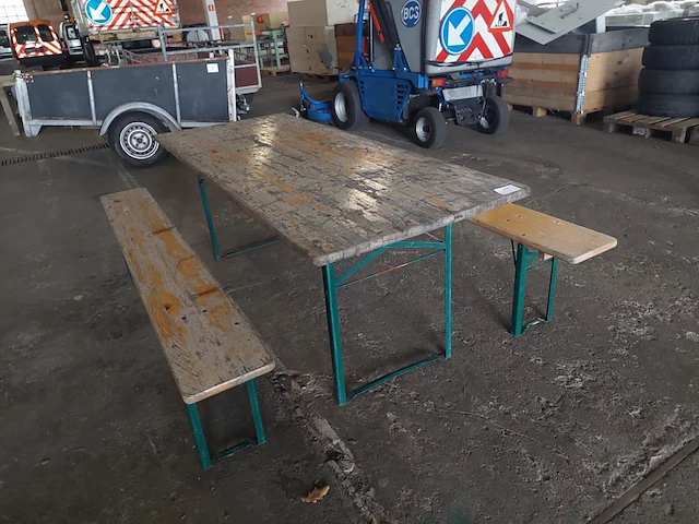 12 houten klaptafels met 32 houte klapbanken - afbeelding 3 van  6