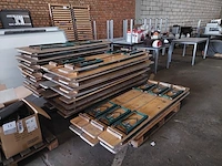 12 houten klaptafels met 32 houte klapbanken - afbeelding 4 van  6