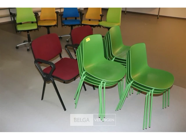 12 kunststof kantoorstoelen - afbeelding 2 van  2