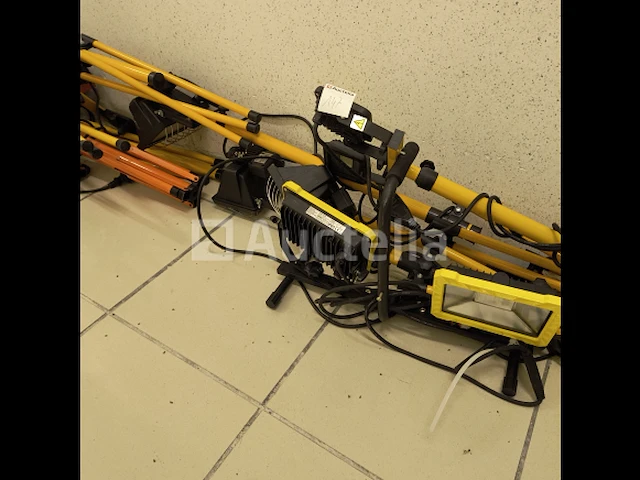 12 led spotjes met vloerlampen - afbeelding 1 van  6
