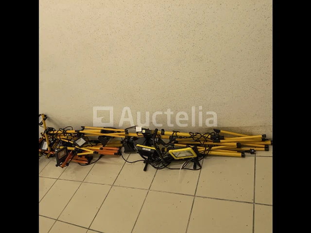 12 led spotjes met vloerlampen - afbeelding 2 van  6