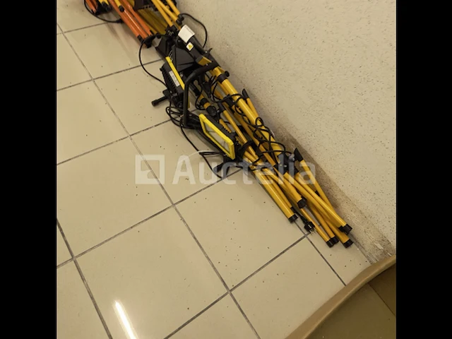 12 led spotjes met vloerlampen - afbeelding 3 van  6