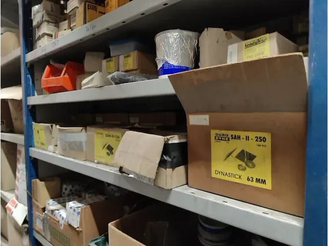 12 metalen magazijnrekken - afbeelding 3 van  23
