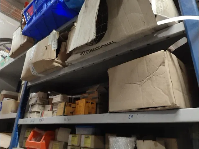 12 metalen magazijnrekken - afbeelding 5 van  23