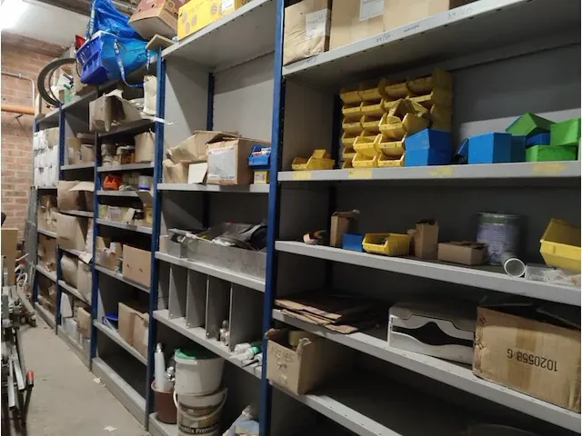 12 metalen magazijnrekken - afbeelding 1 van  23