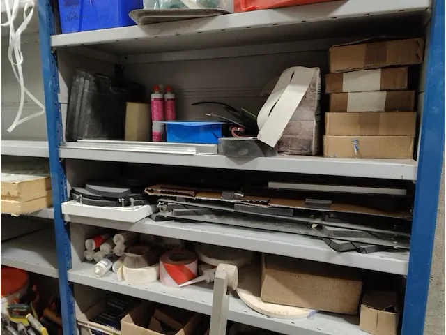 12 metalen magazijnrekken - afbeelding 14 van  23