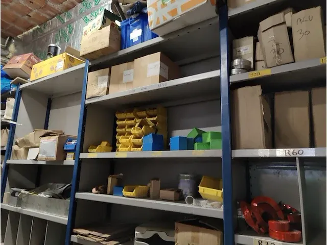 12 metalen magazijnrekken - afbeelding 17 van  23