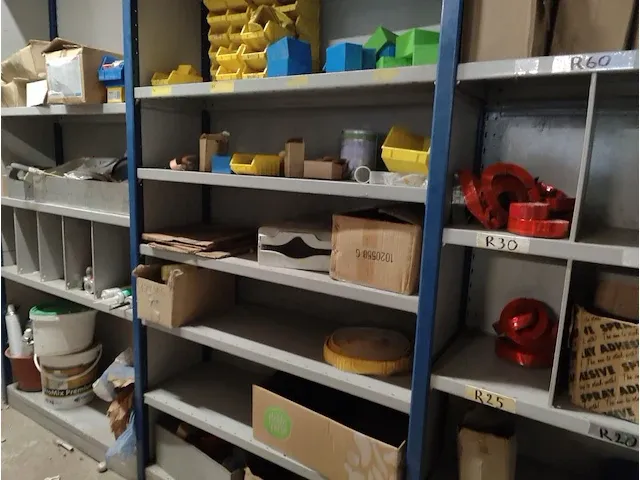 12 metalen magazijnrekken - afbeelding 18 van  23