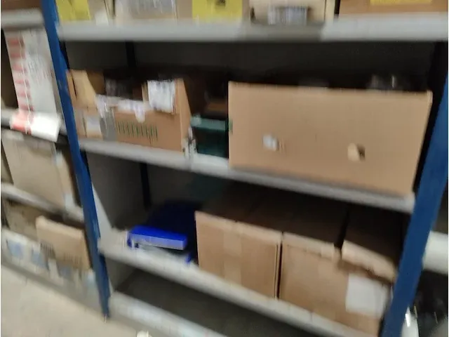 12 metalen magazijnrekken - afbeelding 23 van  23