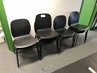 12 metalen stoelen