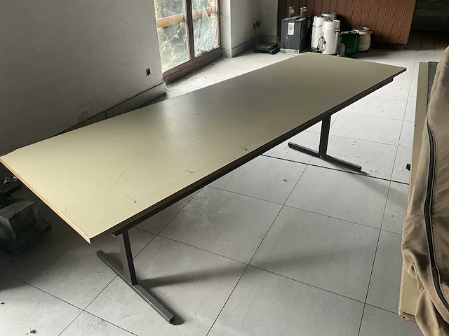 12 opklapbare houten tafels - afbeelding 1 van  8