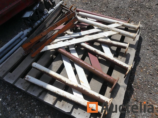 12 stalen consoles en statieven - afbeelding 1 van  3