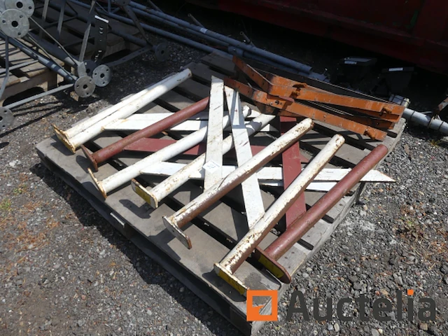 12 stalen consoles en statieven - afbeelding 2 van  3