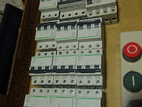 12 stroomonderbrekers - afbeelding 1 van  1