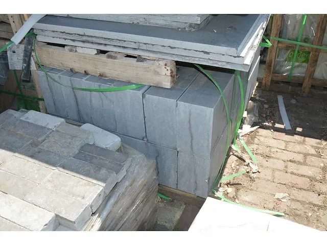 12 stuks blauwe hardsteen bloktrede 125x25x15cm - afbeelding 4 van  5
