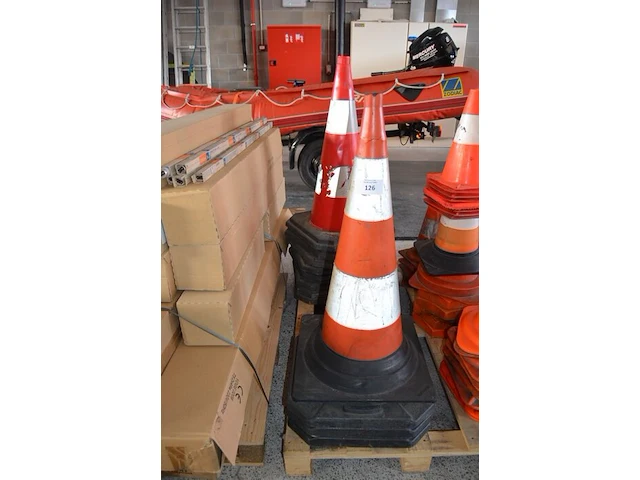 12 stuks grote verkeerskegels - afbeelding 1 van  5