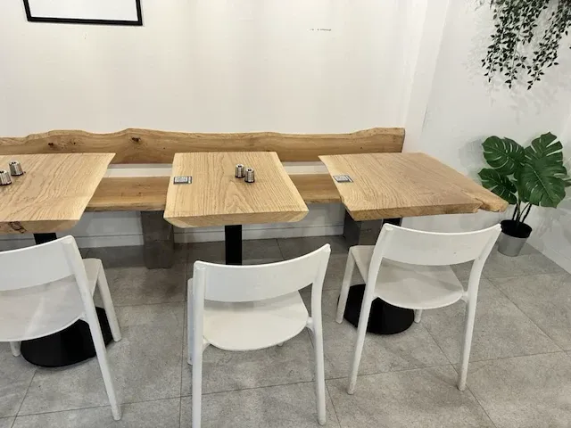 12 tafels vv stalen voet - 23 stoelen - afbeelding 2 van  14
