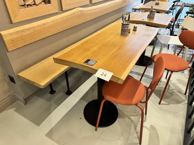 12 tafels vv stalen voet - 23 stoelen - afbeelding 1 van  14