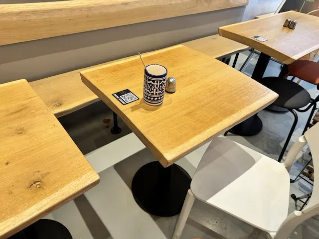 12 tafels vv stalen voet - 23 stoelen - afbeelding 7 van  14