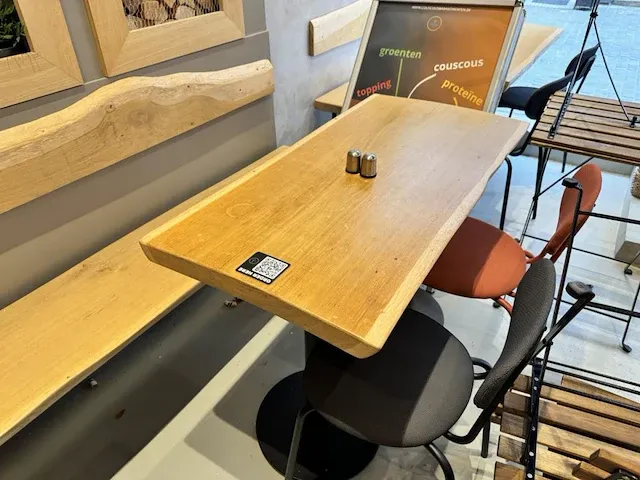12 tafels vv stalen voet - 23 stoelen - afbeelding 8 van  14