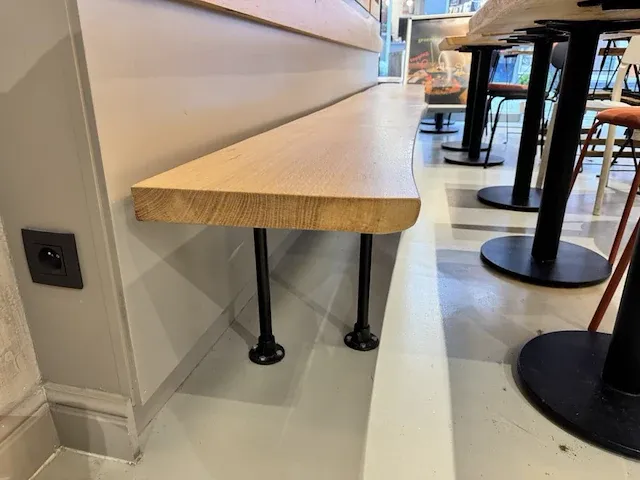 12 tafels vv stalen voet - 23 stoelen - afbeelding 9 van  14