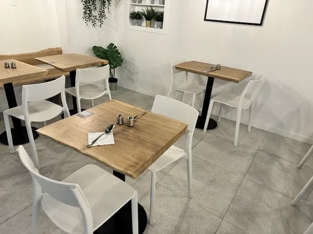 12 tafels vv stalen voet - 23 stoelen - afbeelding 14 van  14