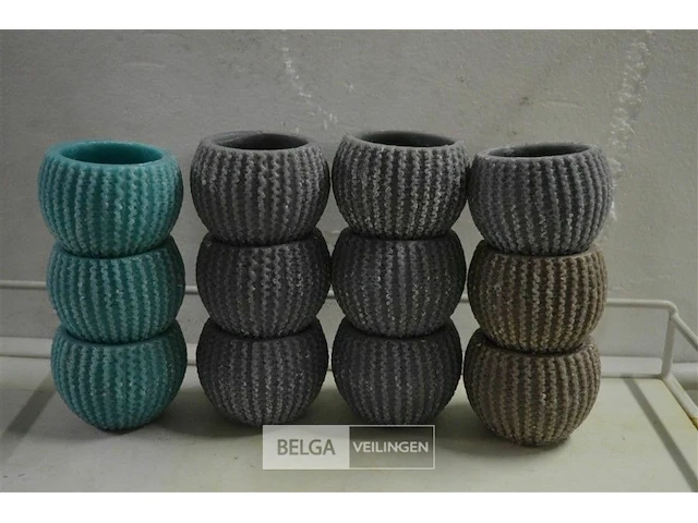 ±12 theelichthouders div kleuren ø9cm - afbeelding 1 van  5