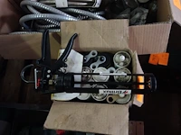 12 tubes silicone e.d. met pistool - afbeelding 1 van  1