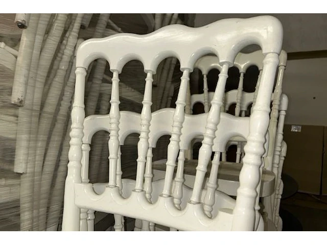 12 witte houten stoelen - afbeelding 2 van  4