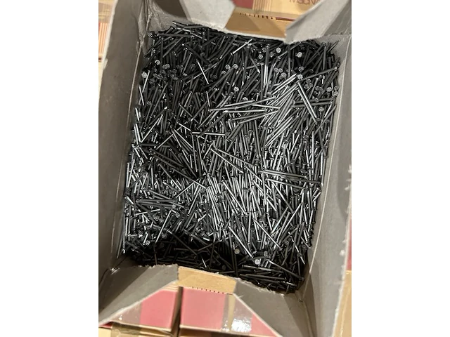 122 dozen nagels - afbeelding 1 van  3