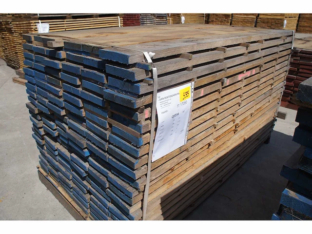 1,22 m³ eiken planken 30mm rustiek - afbeelding 1 van  3
