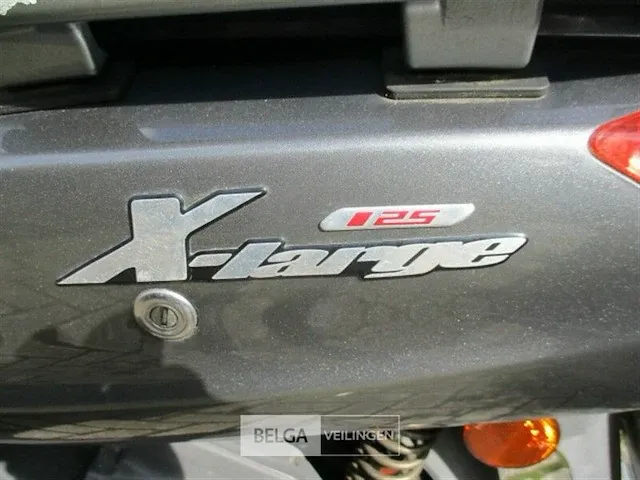 125cc watergekoelde motorscooter - afbeelding 2 van  6