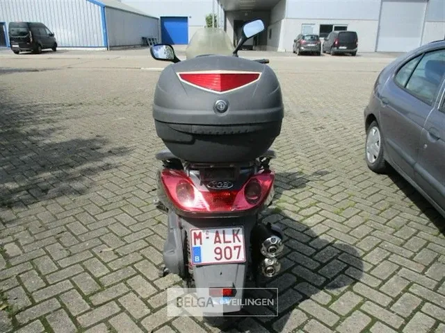 125cc watergekoelde motorscooter - afbeelding 3 van  6