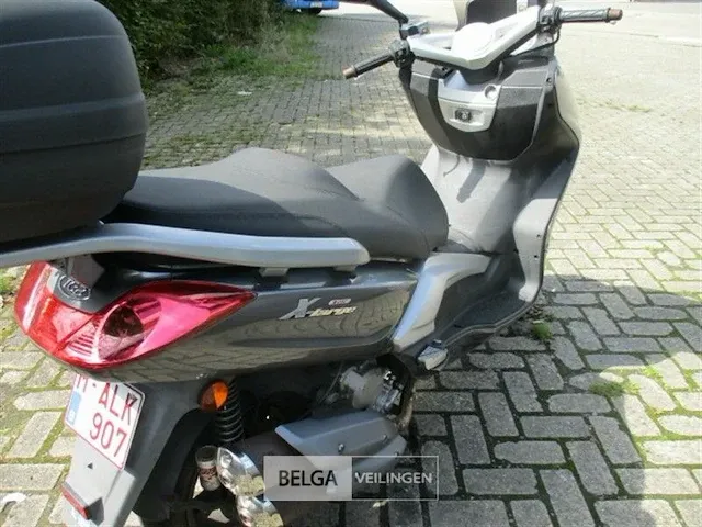 125cc watergekoelde motorscooter - afbeelding 4 van  6