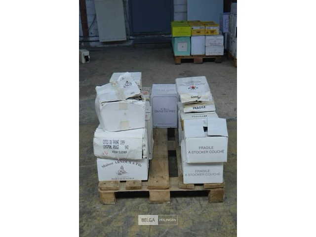 ±126 flessen inhoud pallet div soorten wijnen - afbeelding 1 van  6