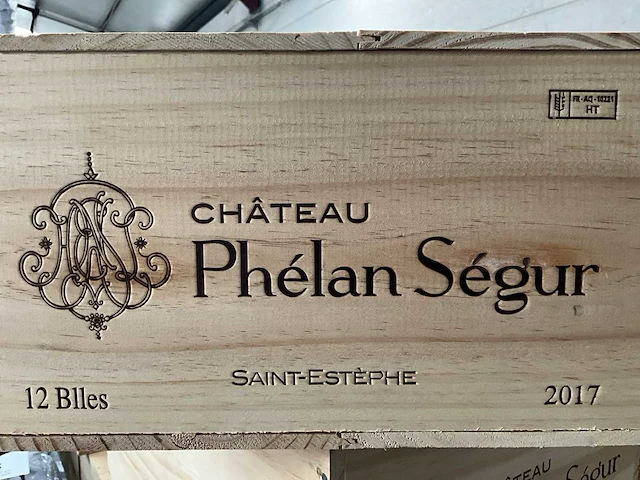 12x fles rode wijn chateau phelan segur 2017 - afbeelding 1 van  2