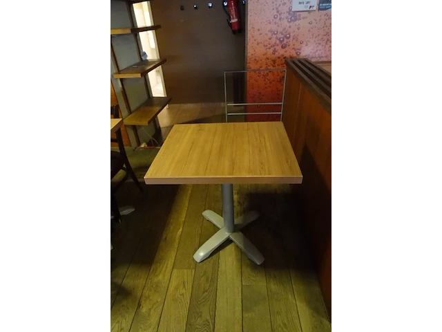 12x houten tafel vv metalen voet - afbeelding 3 van  3